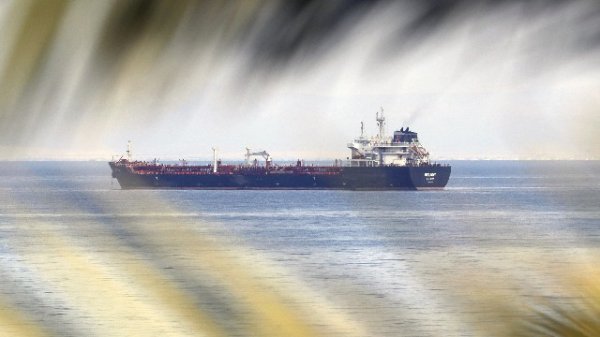 伊朗：将控制霍尔木兹海峡通行直至战争彻底结束