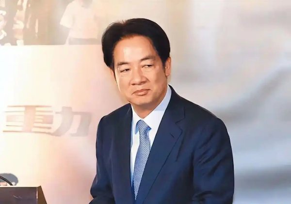 亲绿作家喊话赖当局出兵霍尔木兹海峡，岛内网红：被洗脑过度膨胀