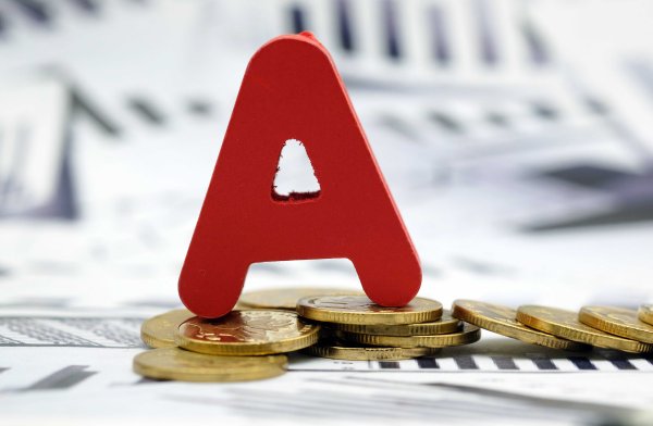 美股光通信概念股集体下挫