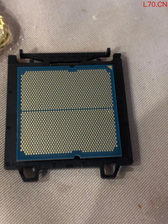 买家购买AMD原装散热器 意外收到“附赠”CPU