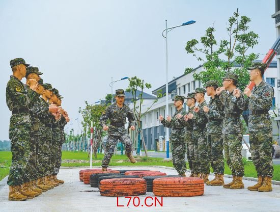 武警浙江总队某支队官兵进行训练。姚志翔摄