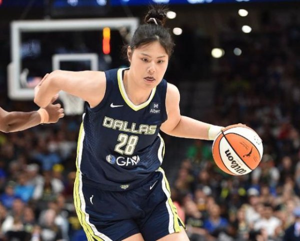WNBA：李月汝被弃用两场复出5分钟3中0 仅1分抢3前板助飞翼大胜