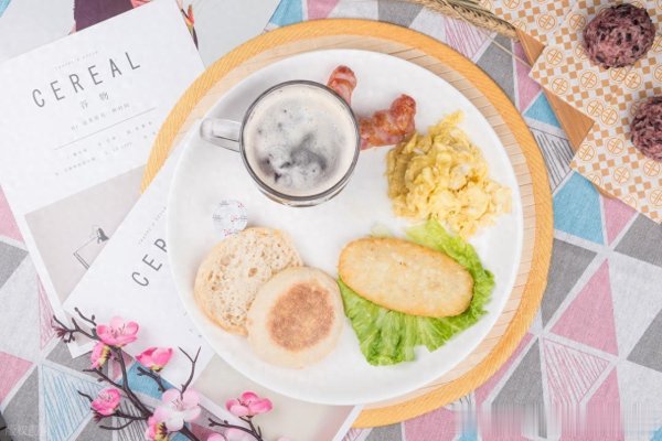早上是养肝“黄金期”, 少吃油条包子, 多吃4种食材, 养肝健脾胃