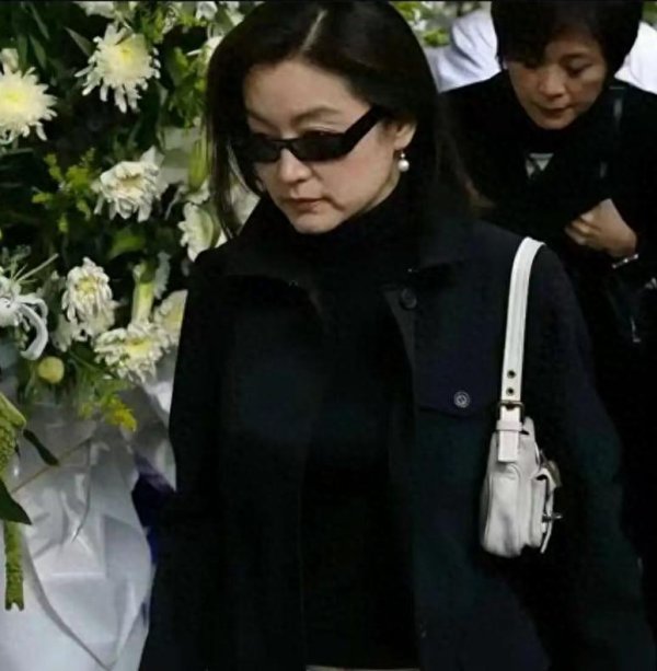 清明念思! 邢李㷧离世后林青霞消失半年再亮相, 一番感悟看哭众人