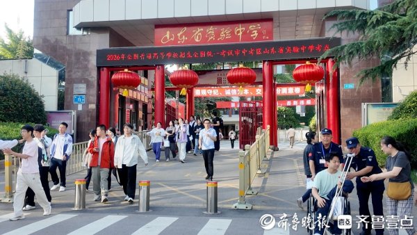 陪考父亲的高考日: 做后勤、当参谋, 把战场留给孩子